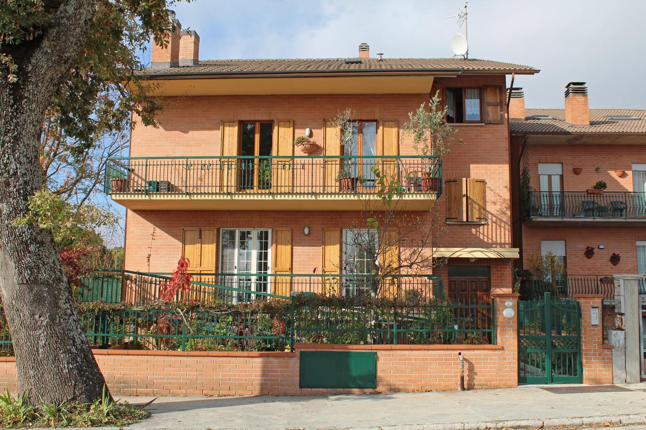 B&B Dimora Morelli Gubbio Buitenkant foto