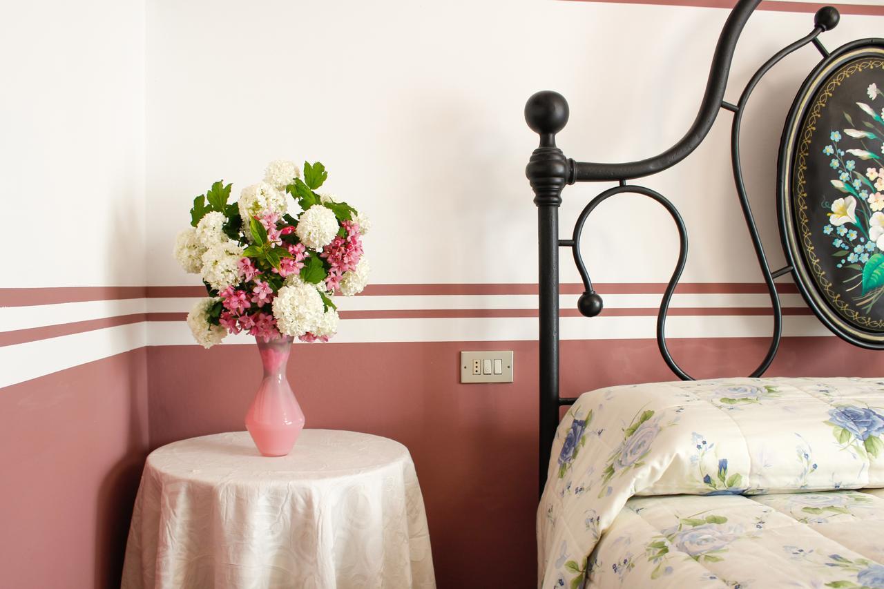 B&B Dimora Morelli Gubbio Buitenkant foto